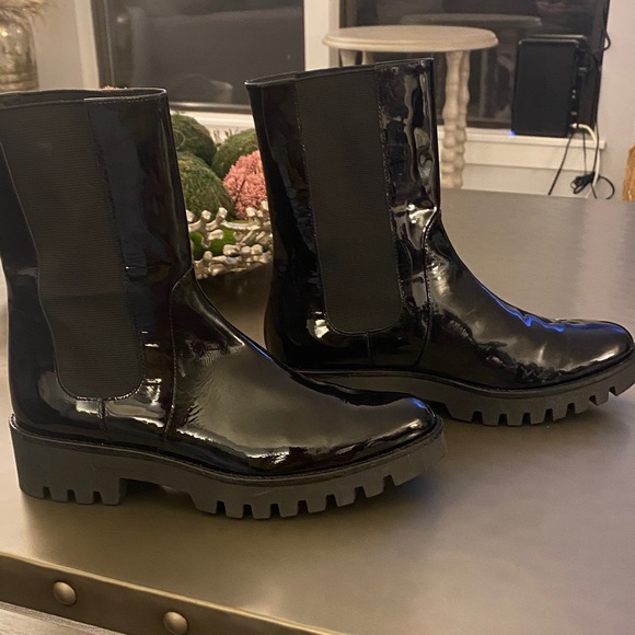 Theory Black patent leather Women's Boot
Size 40. Made in Italy - Picture 1 of 5